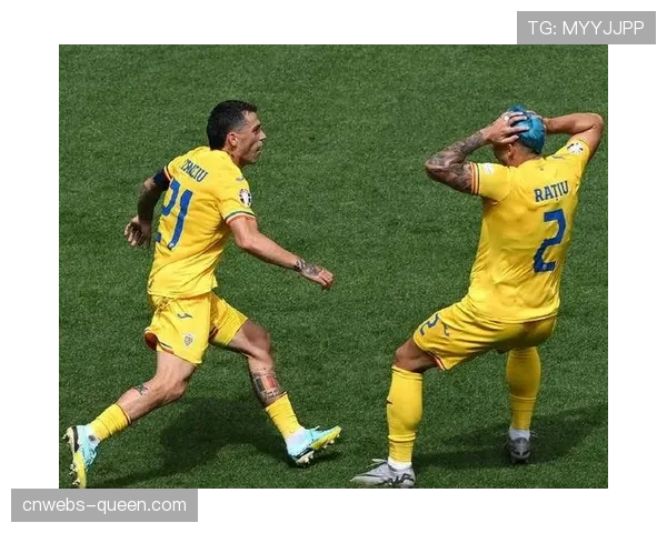 终场哨响，热刺球员低头离场，光明球场主队球迷疯狂庆祝